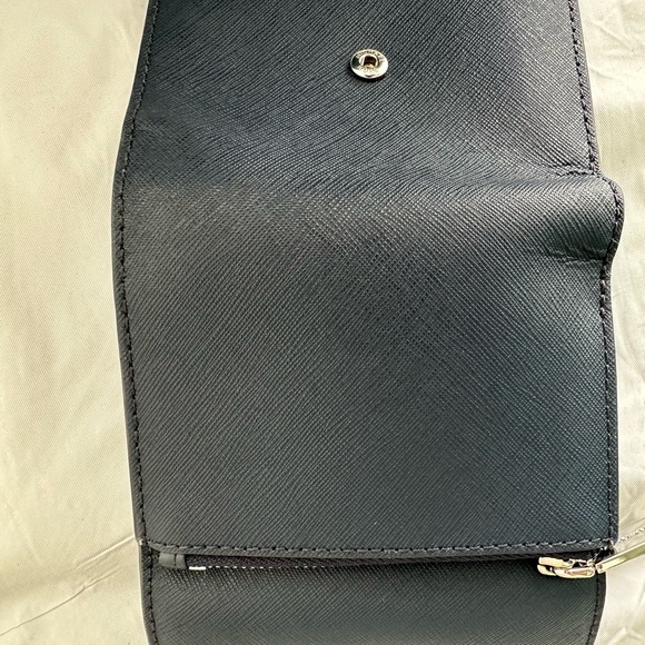 Michael Kors Wallet. - Picture 4 of 6